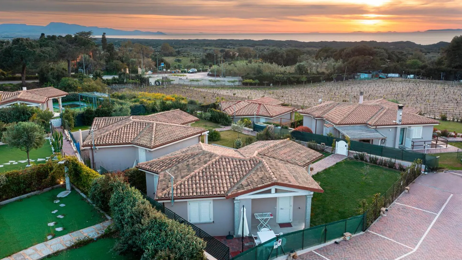 Villetta Li Junchi - Due Passi Dal Mare - Spazioso Giardino Badesi Feriehus