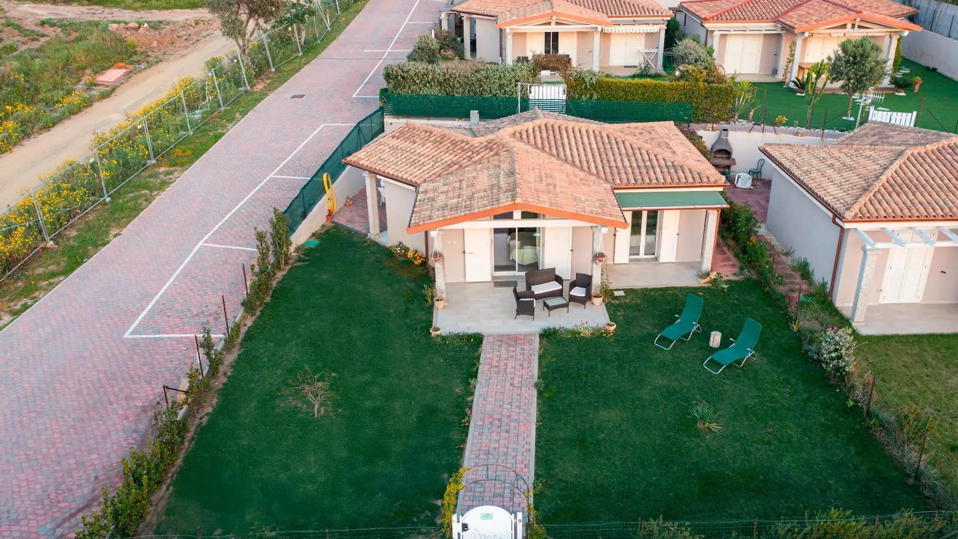 Villetta Li Junchi - Due Passi Dal Mare - Spazioso Giardino Badesi