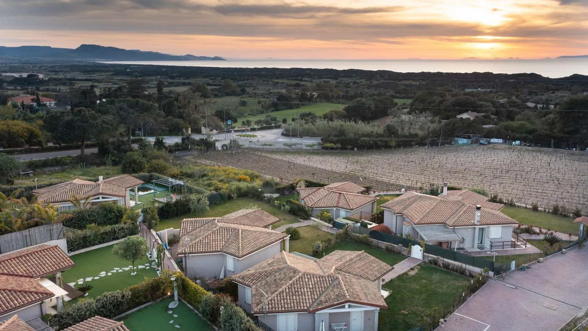 Feriehus Villetta Li Junchi - Due Passi Dal Mare - Spazioso Giardino Badesi