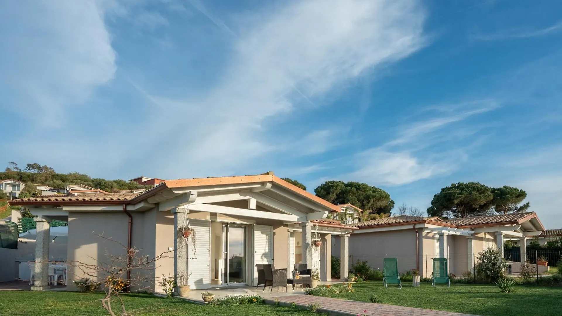 Villetta Li Junchi - Due Passi Dal Mare - Spazioso Giardino Badesi